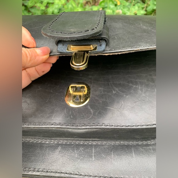 Gorgeous vintage genuine leather black cross body bag - Picture 8 of 16